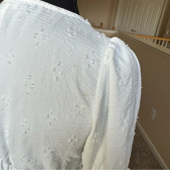 White Ruffled Women's Top Size Small - Picture 5 of 5